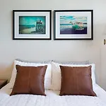 Near Hollywood Lovely Studio Sleeps 2