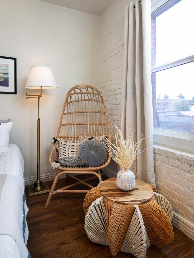 Near Hollywood Lovely Studio Sleeps 2 *