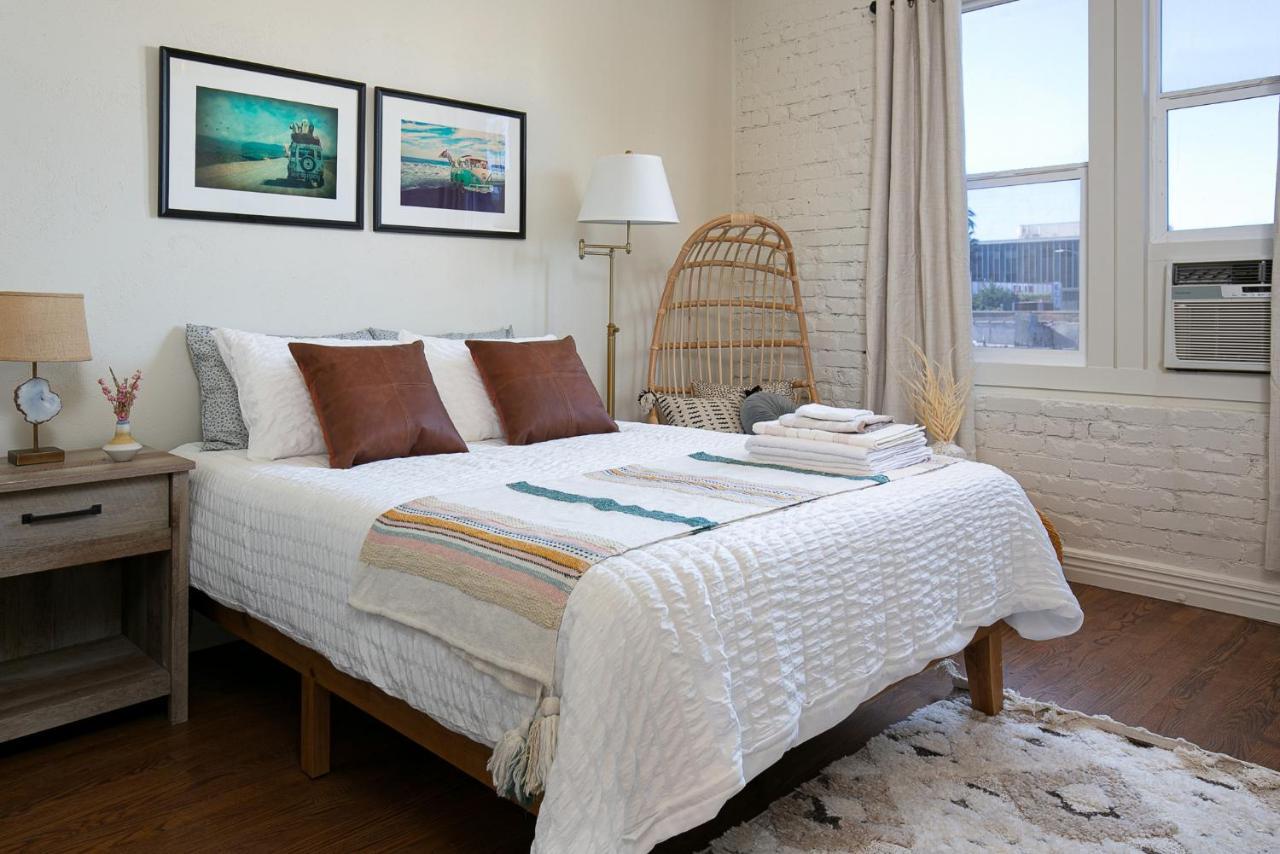 Near Hollywood Lovely Studio Sleeps 2 Hotel *